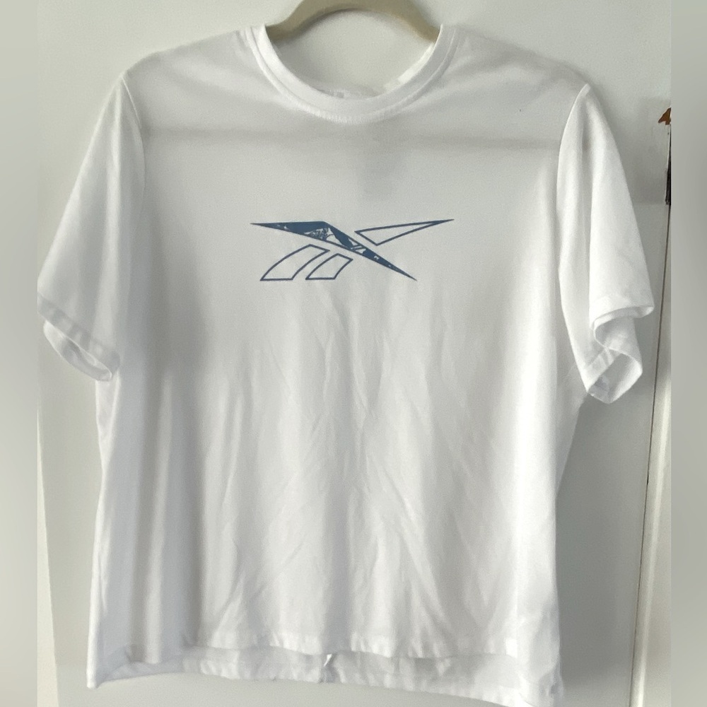 Reebok Women’s XL Logo Activewear White T-shirt. Super Soft.